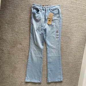 NWT Levi’s 725 High-Rise Bootcut Jean